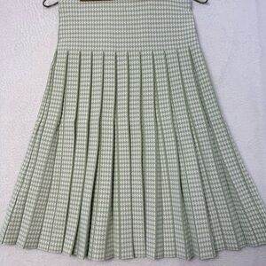 Aleeza Paris Houndstooth Pleated Skirt with Elastic Waist - Sz M-L